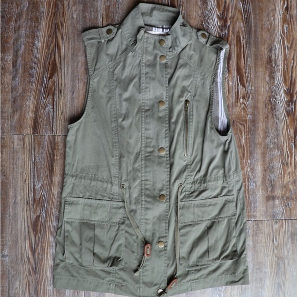 Sweet Wanderer Jackets & Blazers - Olive Safari Utility Cargo Pocket Drawstring Snap Front Vest S/M